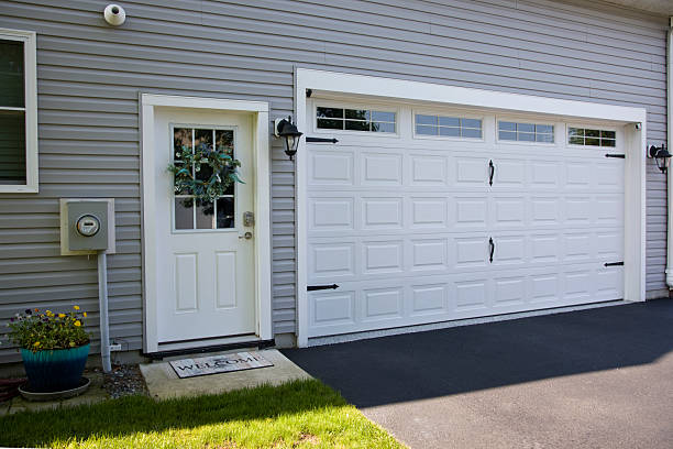 24/7 Emergency Garage Door Panel Replacement experts in North Alamo, TX